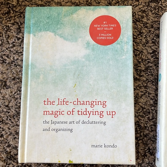 Marie Kondos The Life Changing Magic of Tidying Up & Spark Joy - Picture 2 of 6